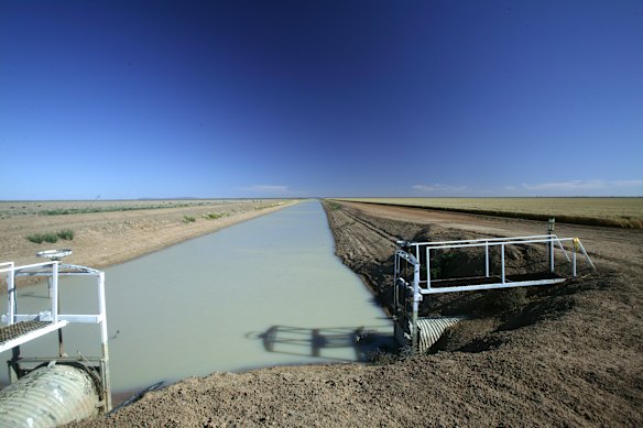 The last wheat harvest at Toorale Station in 2008 before it became a National Park.