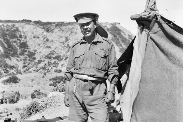 Chaplain Walter Dexter outside his tent at Gallipoli.