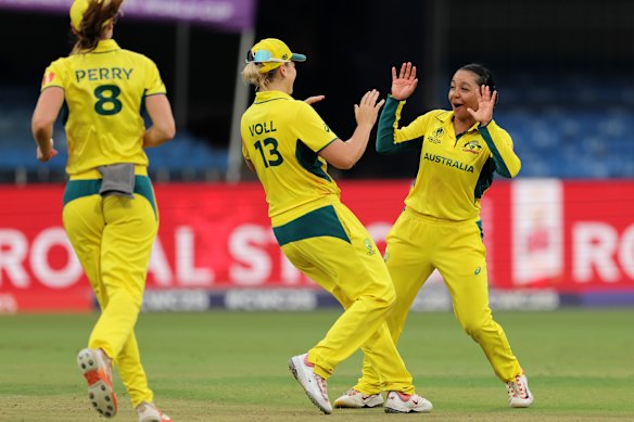 Alana King celebrates with team mate Georgia Voll after taking the wicket of Nadine De Klerk.
