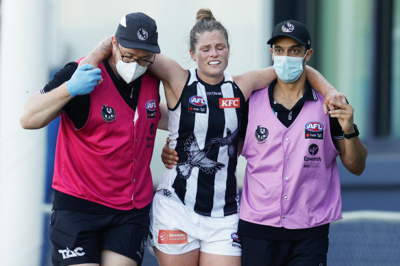 Brianna Davey of the Magpies leaves the field injured during a first round match against Carlton.