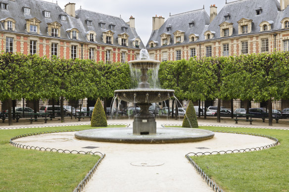 Architecture appreciation goals … Place des Vosges.