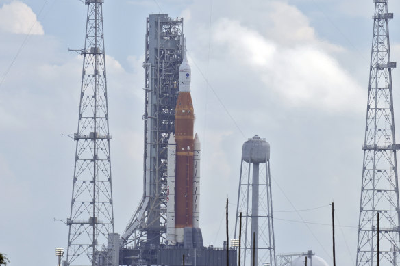 NASA’s new moon rocket sits on Launch Pad 39-B minutes after the launch was cancelled.