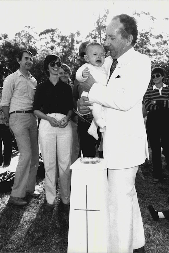Ted Noffs of the Wayside Chapel performs a naming ceremony in a flared white suit in 1982.