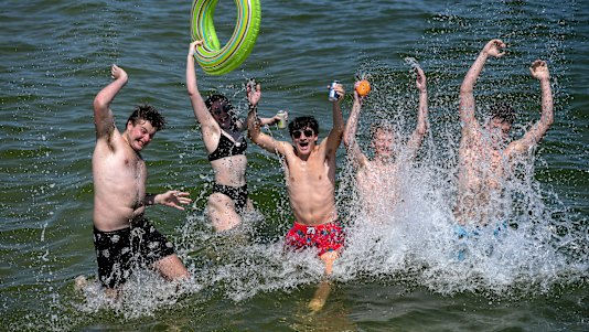 Temperatures will climb throughout the week with Brisbane set to hit 35 by Friday. 