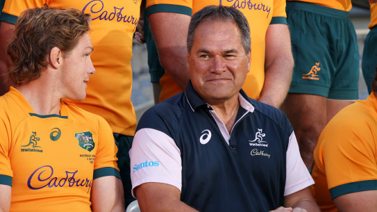 PERTH, AUSTRALIA - JULY 01:  Wallabies captain Michael Hooper and Wallabies coach Dave Rennie share a joke as they prepare for the team photograph during the Australian Wallabies captain’s run at Optus Stadium on July 01, 2022 in Perth, Australia. (Photo by Paul Kane/Getty Images)