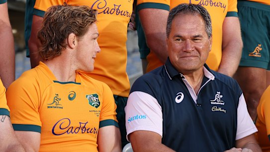 PERTH, AUSTRALIA - JULY 01:  Wallabies captain Michael Hooper and Wallabies coach Dave Rennie share a joke as they prepare for the team photograph during the Australian Wallabies captain’s run at Optus Stadium on July 01, 2022 in Perth, Australia. (Photo by Paul Kane/Getty Images)