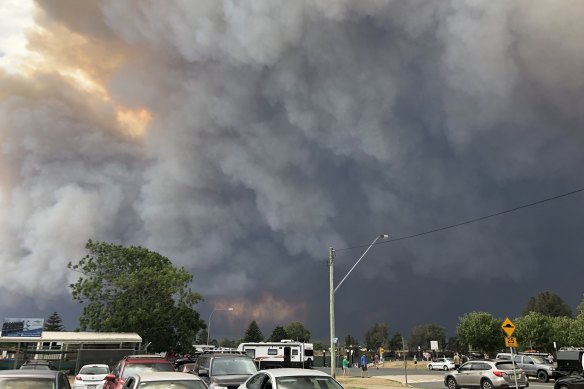 Smoke from nearby bushfires billows across Moruya in January 2019.  
