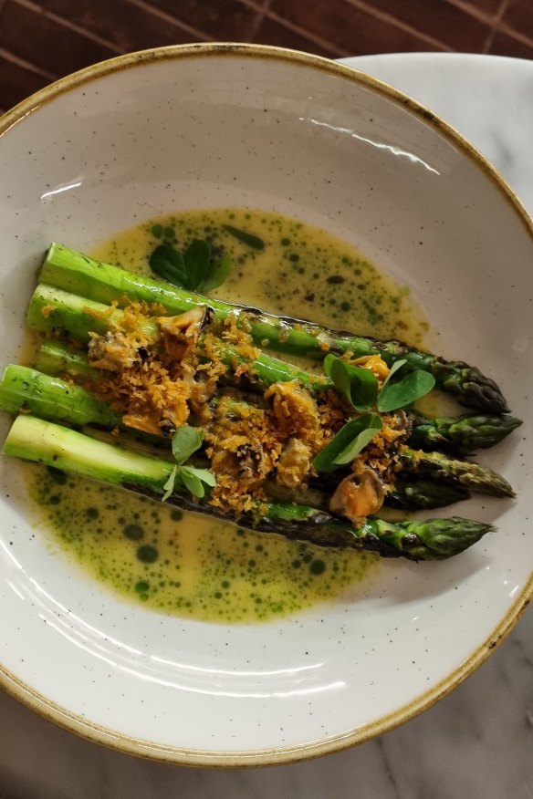 Asparagus with mussel beurre blanc.