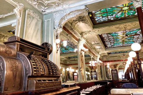 Bouillon Julien – a grand experience without the price tag.