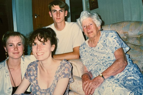 Eileen Mansfield in her eighties with (from left) the author’s sister, Madeleine Carlyle, the author, Rose Carlyle, and her brother, David Carlyle, circa 1993.