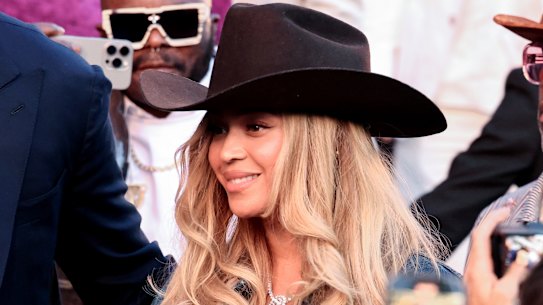 Beyonce has been called out by fans for wearing a t-shirt referring to Native Americans as ‘enemies of peace’.