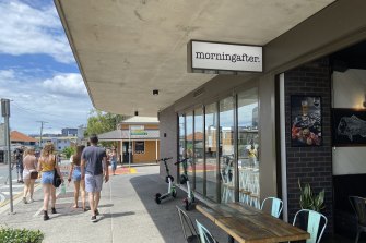 West End cafe, southside gym and pub the focus of urgent COVID tracing