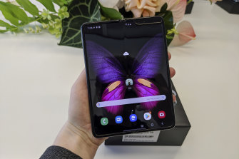 galaxy fold samsung s 3000 folding