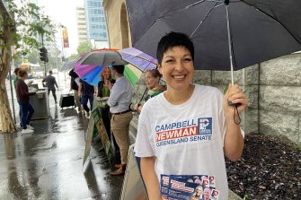 Lisa Newman campaigns for her husband, former lord mayor and premier Campbell Newman, as he tries to enter federal politics.