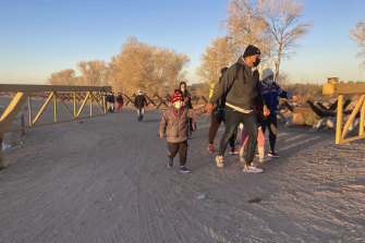 Migrants walk to an area in Yuma, Arizona, where they surrender to Border Patrol, hoping to seek asylum in the United States.