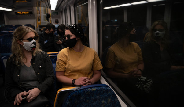 Public health experts say mask use on public transport should be mandatory.
