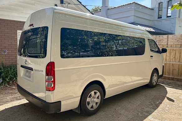 Cuando Scope asumió la gestión de una residencia estatal para discapacitados en Camberwell, se le proporcionó un autobús especial gratuito, que ahora Scope está intentando vender a los nuevos administradores de la residencia.