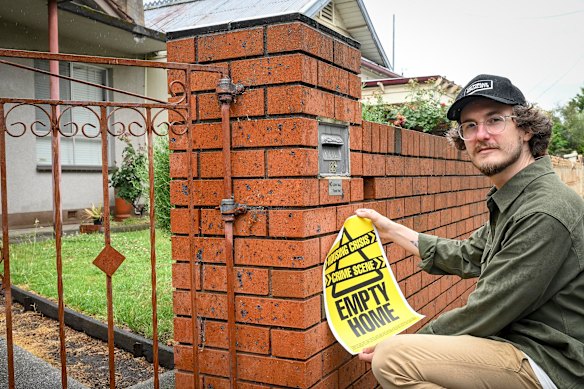 Jordan van den Lamb, known as “Purple Pingers”, has been campaigning to help unhoused people squat in empty homes.