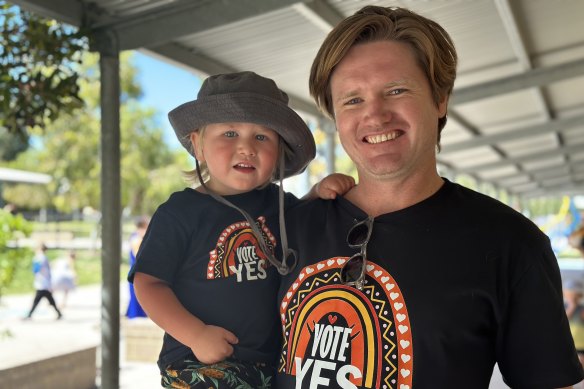 Ian Richardson and his young son at Doubleview Primary School in Perth’s north.