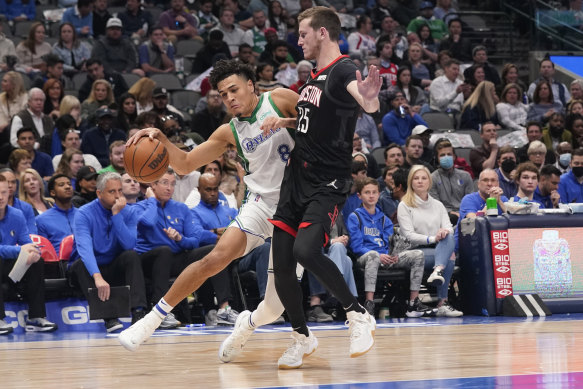 Dallas Mavericks guard Josh Green (left).