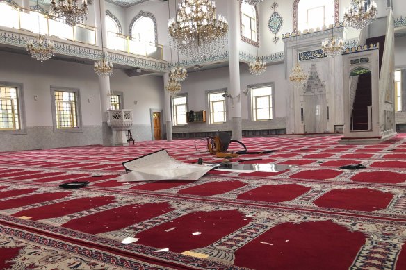 Police have been told a man entered Auburn Gallipoli Mosque and allegedly smashed various items, including antique chandeliers and 13 large windows, causing an estimated $100,000 worth of damage.