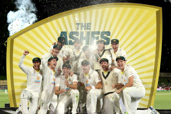 Australia celebrate after winning the fifth Test.