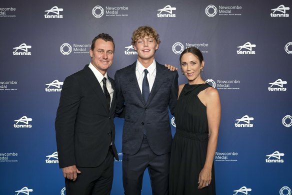 Lleyton, Cruz and Bec Hewitt on the blue carpet.