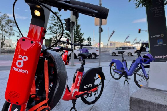 Two e-mobility operators will add 800 dockless bikes to a growing fleet of electric scooters on Brisbane streets within weeks.