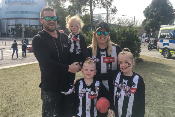 The Kings - Stuart, Leni (2), Brax (5), Chelsea and Indi (8) - are dedicated Collingwood supporters.