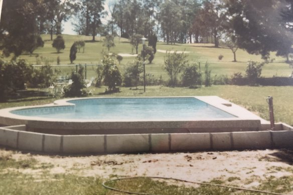 The author’s family’s boundary fence with Oatlands Golf Club in the 1970s.