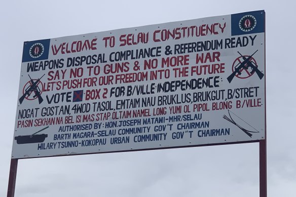  A sign advertising a weapons surrender process and urging an independence vote on Bougainville.
