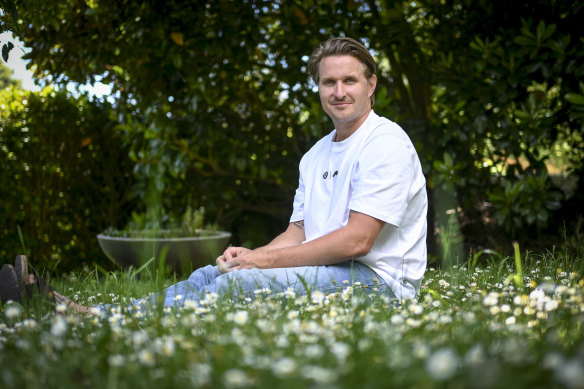 Olly Woolrych is the co-founder of [mo]re than a run.