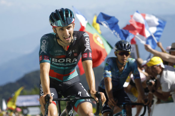 Can Hindley ride back onto the Tour de France podium?