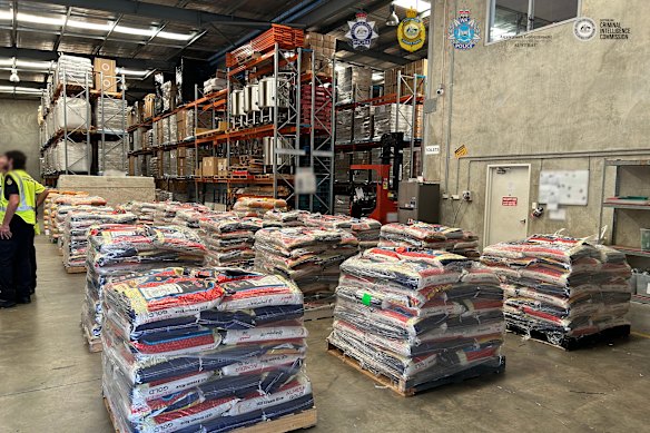 The drugs hidden in rice bag. 