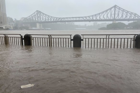 The Brisbane River banks breaking during the 2022 eastern Australia floods.