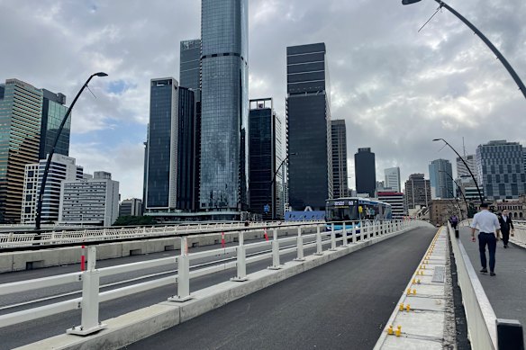 This masthead previously revealed temperatures exceeded 50 degrees Celsius on the uncovered Victoria Bridge. 