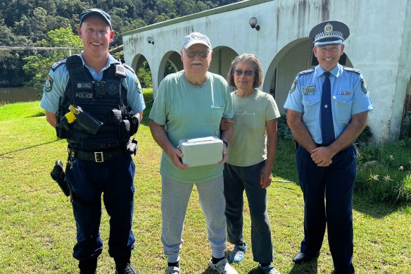 Sergeant Ben Garrod and Peter Hart (left) with the urn containing the ashes of Mollie “May” Grinsted. 