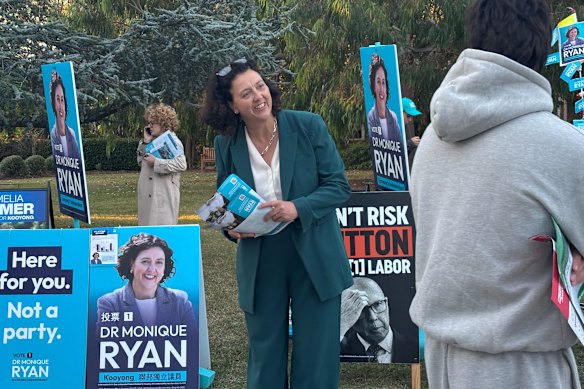Independent Kooyong MP Monique Ryan in the final hour of pre-polling for the 2025 election in Malvern.