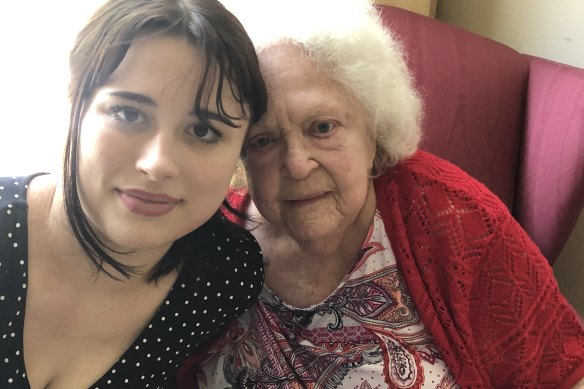 Evelyn the day before she died with granddaughter Ava.