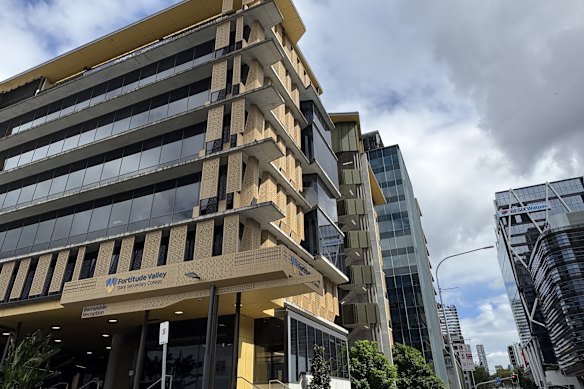 Fortitude Valley State Secondary College es la escuela de influencia del distrito financiero central de Brisbane y de muchos suburbios adyacentes del interior del norte, incluidos New Farm y Bowen Hills.