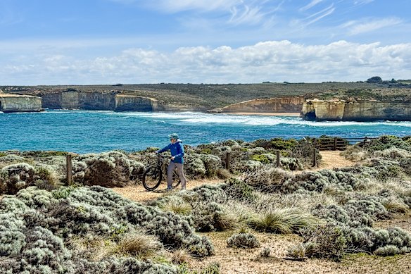 Cyclists must push bikes around the must-see panorama of Loch Ard Gorge walking tracks.