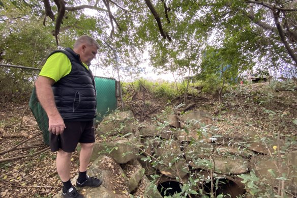 No approval was obtained to put in this drain and to place unauthorised fill over the top of a creek in Yeronga which causes backs up in residents homes. The industrial business operates on the filled land above the drain.