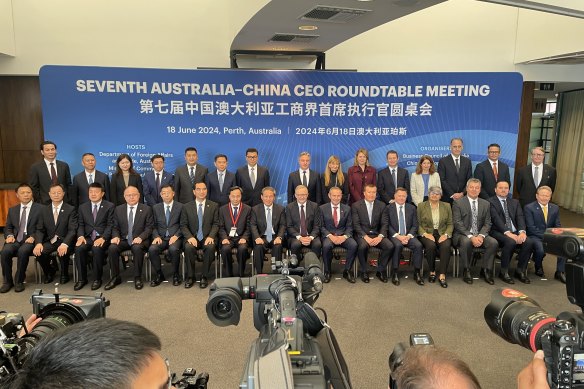 Prime Minister Anthony Albanese, Chinese Premier Li Qaing, WA Premier Roger Cook, and guests at the Australia-China roundtable meeting. 