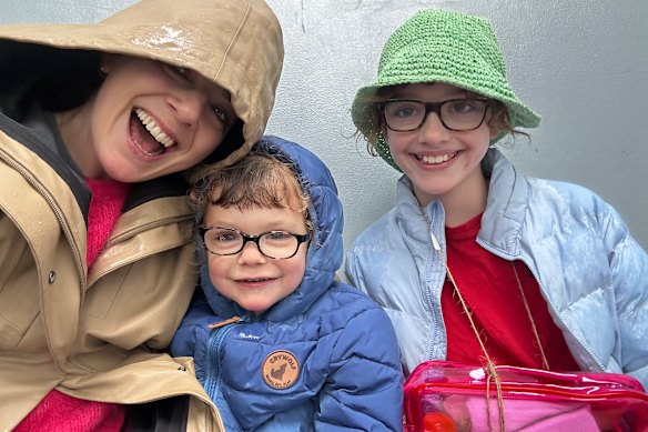 Caroline, Mattea and her cousin Sabina at the NGA. 