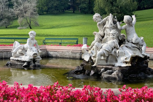 Ornate luxury… Fountain Kaiservilla.