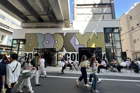 Brooklyn Roasting Company feels like it has been transplanted from the Williamsburg waterfront in Brooklyn.