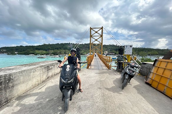 Nusa Ceningan is only accessible on foot or two wheels via the famously narrow Yellow Bridge.