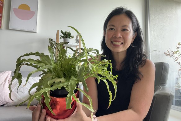 Maida Pineda with a plant she received through the Buy Nothing community group.