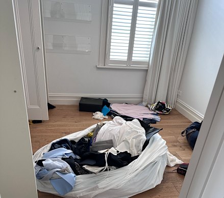 En septiembre, una casa fue registrada en St Kilda después de haber sido asaltada. Los ladrones utilizaron sábanas para transportar ropa y otros artículos. 