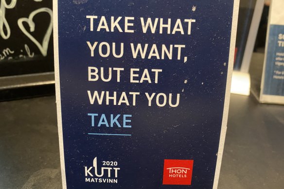 Oslo’s Thon Cecil Hotel made its stance on food wastage and smuggling buffet items clear to guests.